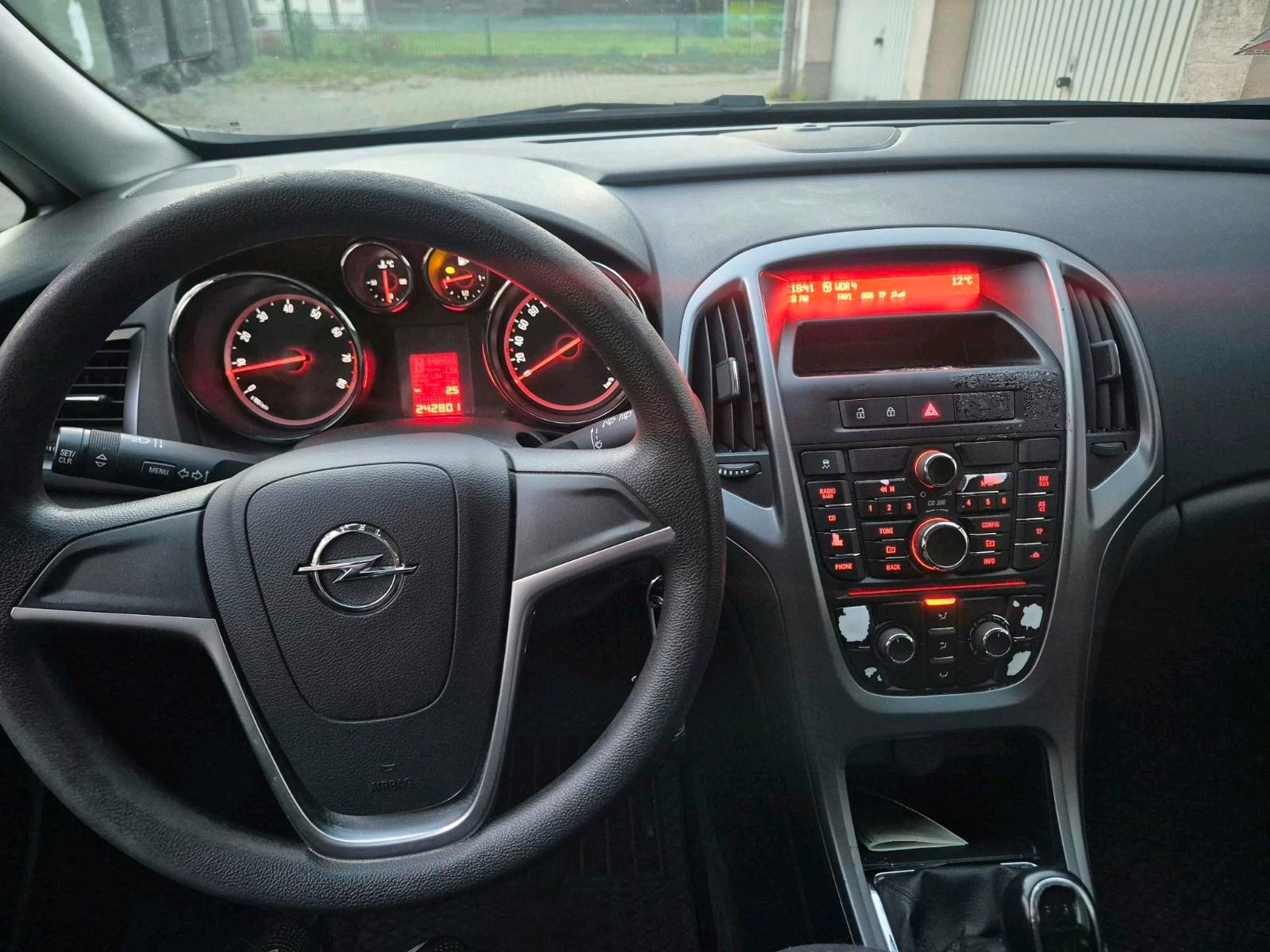 Opel Astra 2013 — photo 9