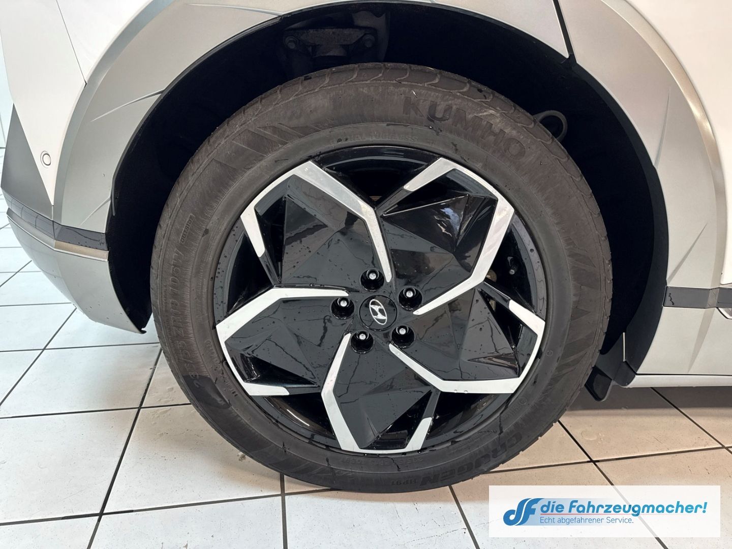 Fahrzeugabbildung Hyundai IONIQ 5 Uniq Elektro HUD El. Fondsitzverst. Navi