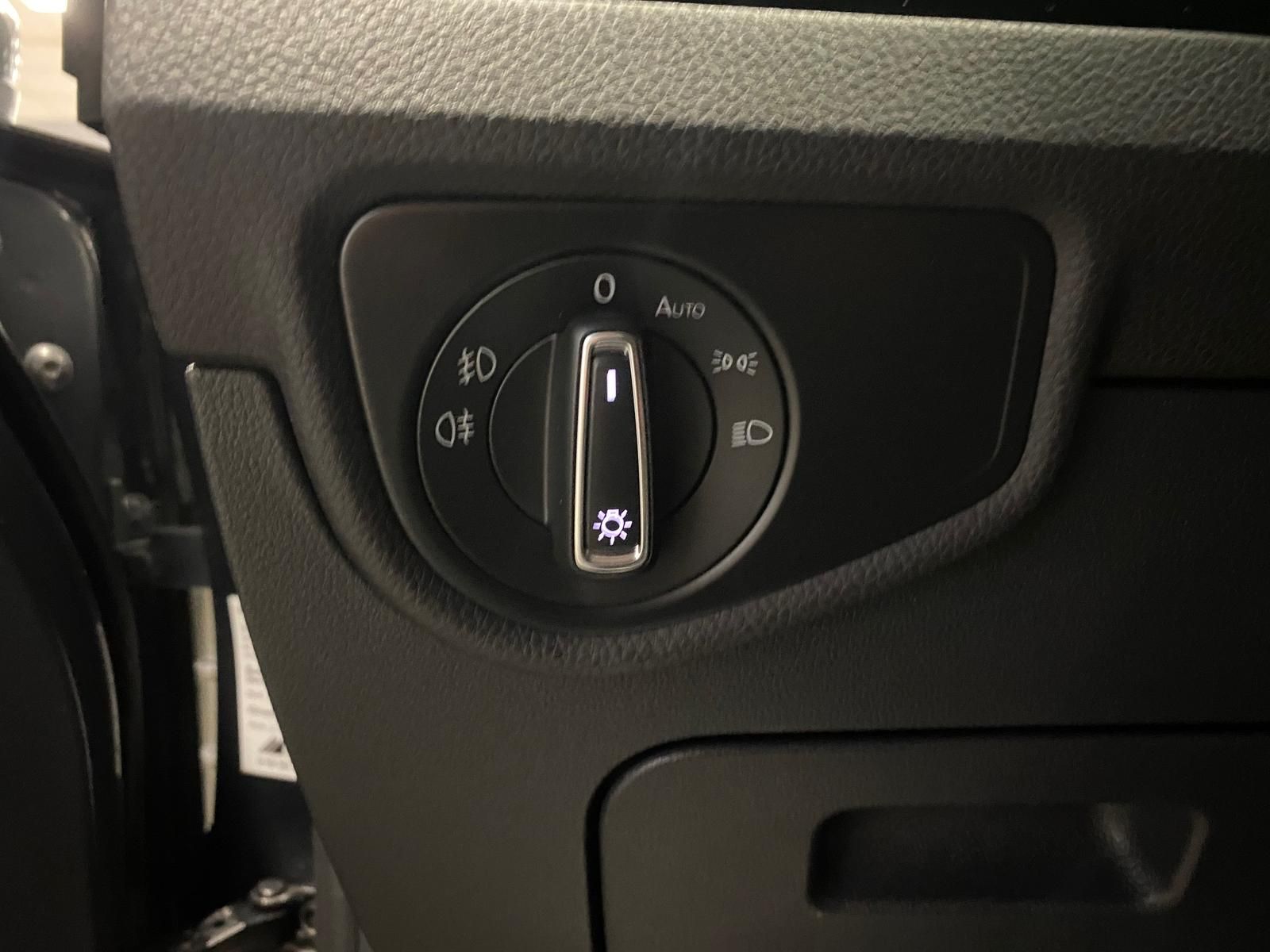 Fahrzeugabbildung Volkswagen Touran 1.4 16V TSI Highline BMT+TOTWINKEL+ACC+++
