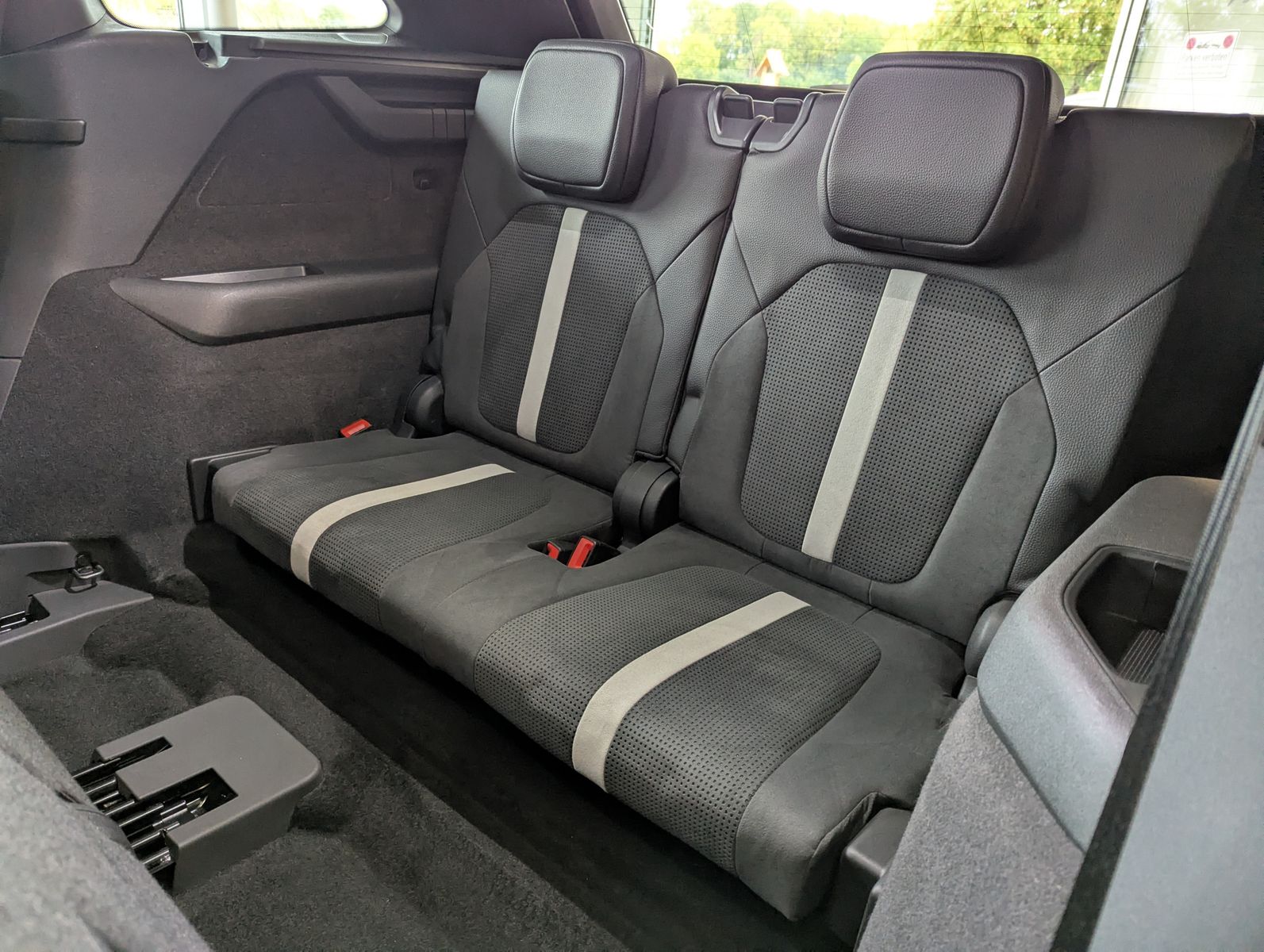 Fahrzeugabbildung SKODA Kodiaq 2.0 TDI Sportline 7-Sitze ACC Memory 20"