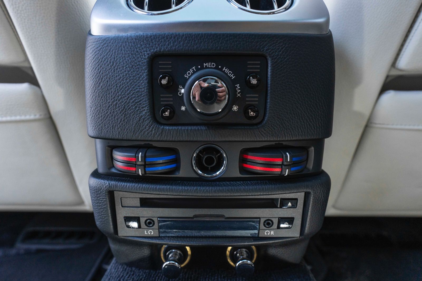 Fahrzeugabbildung Rolls-Royce Ghost V12 TWO TONE FACELIFT STERNHIMMEL KÜHLBOX