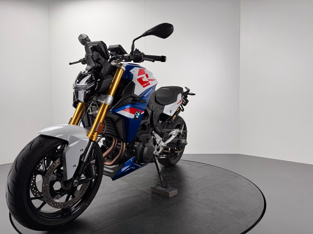 Fahrzeugabbildung BMW F900 R *NEUWERTIG *VOLL *1.HAND