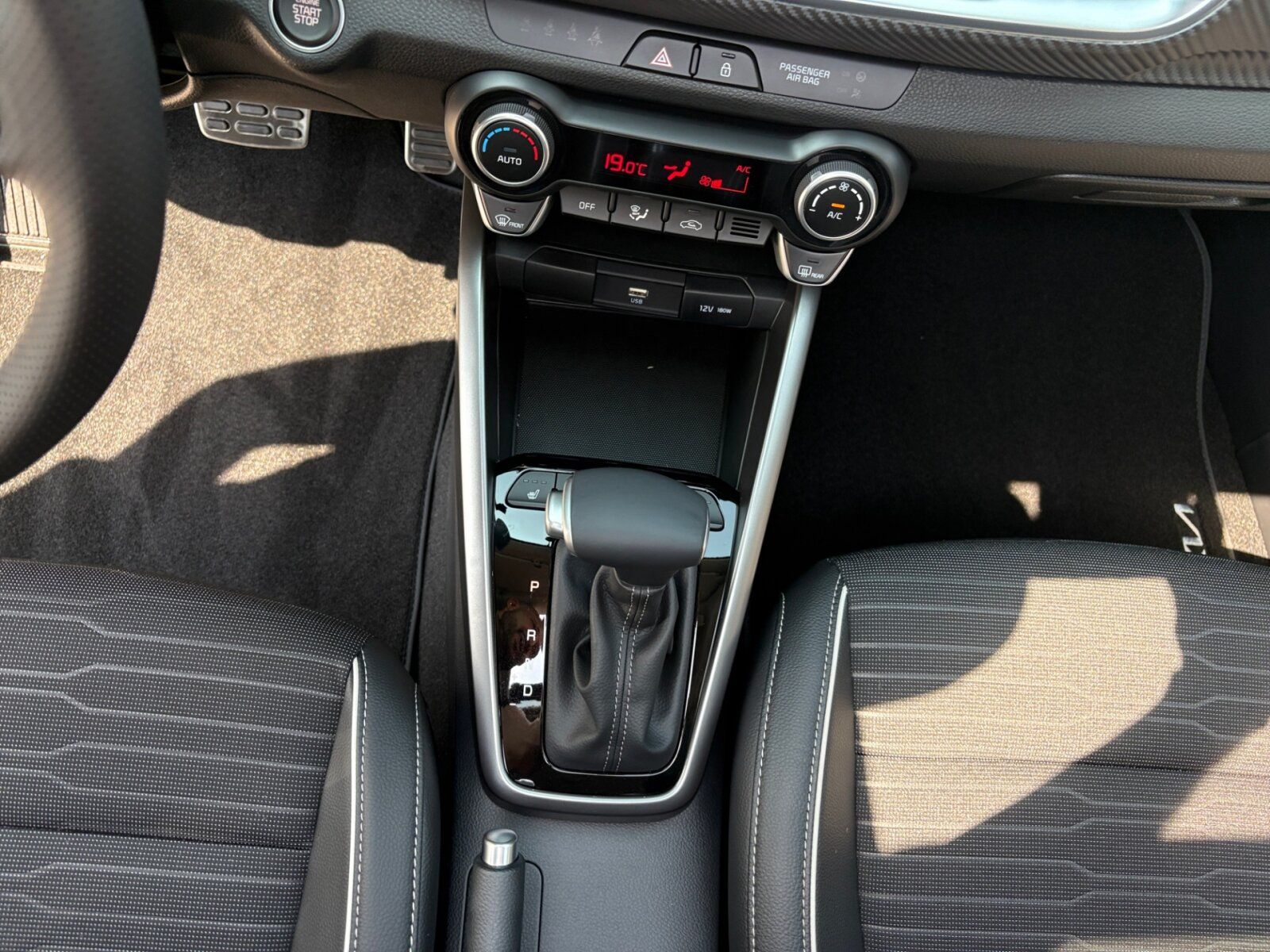 Fahrzeugabbildung Kia STONIC 1.0T 100 48V DCT GTL TECH GD AKTIONNavi