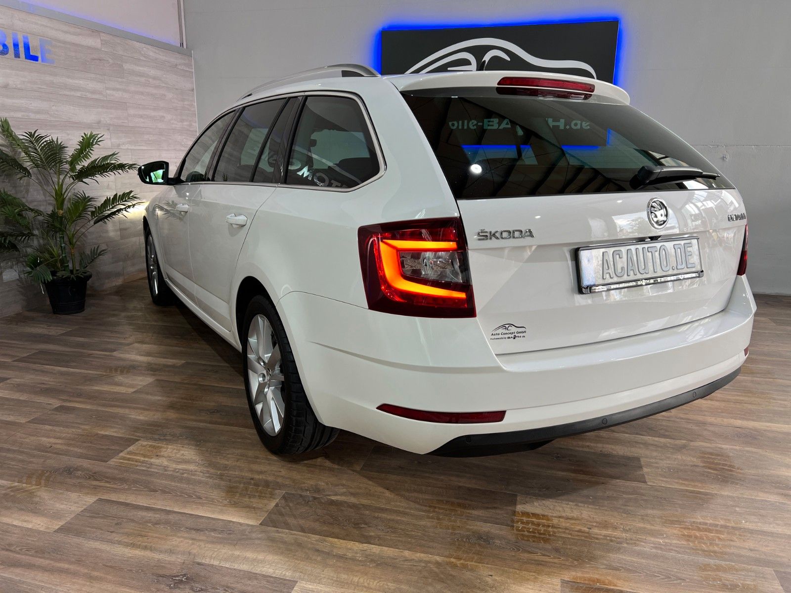 Fahrzeugabbildung SKODA Octavia Combi Premium Edition *Leder*Kamera*LED