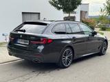 BMW 530i xDrive Touring M-Sportpaket - mit Benzin-Antrieb: Grau, Kombi, Sportpaket
