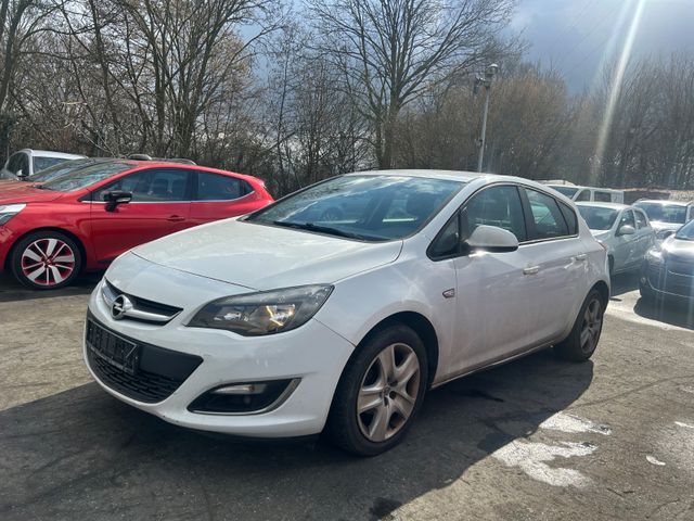 Opel Astra J Lim. 5-trg. Fun