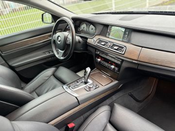 BMW 750 - 6