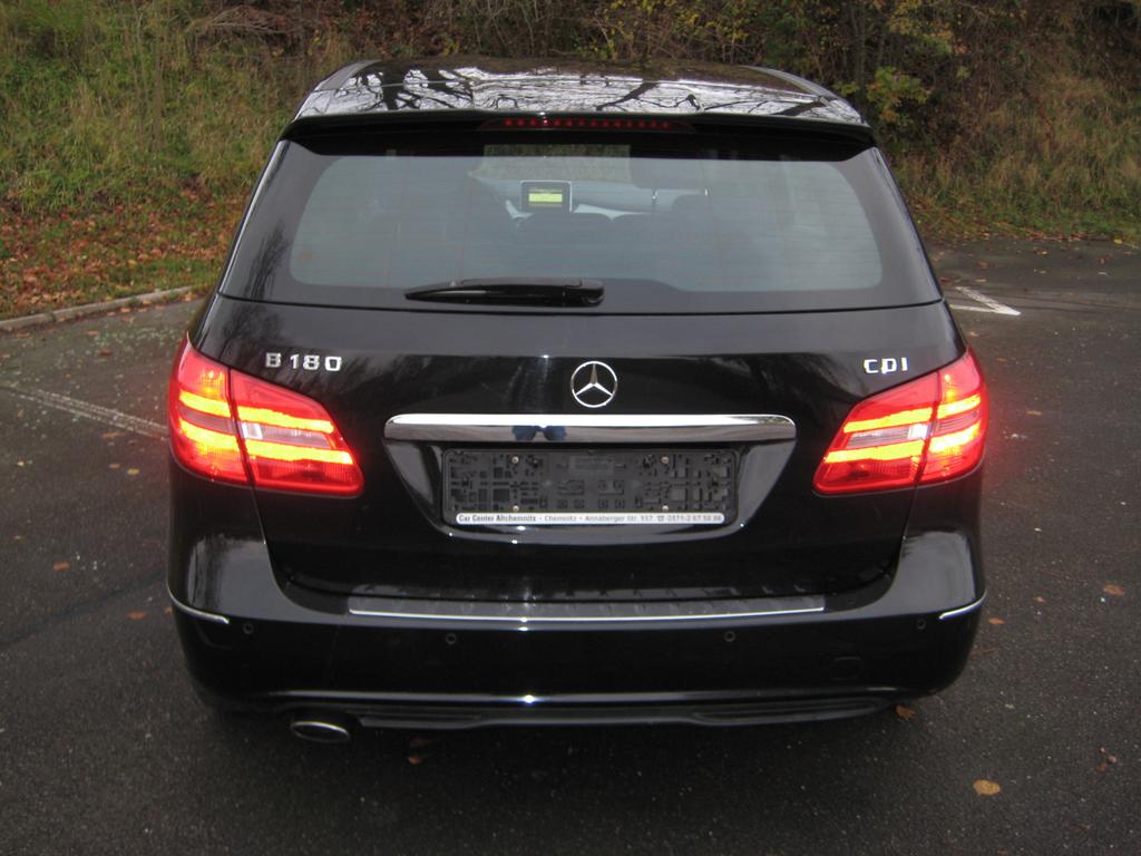 Mercedes-Benz B 180