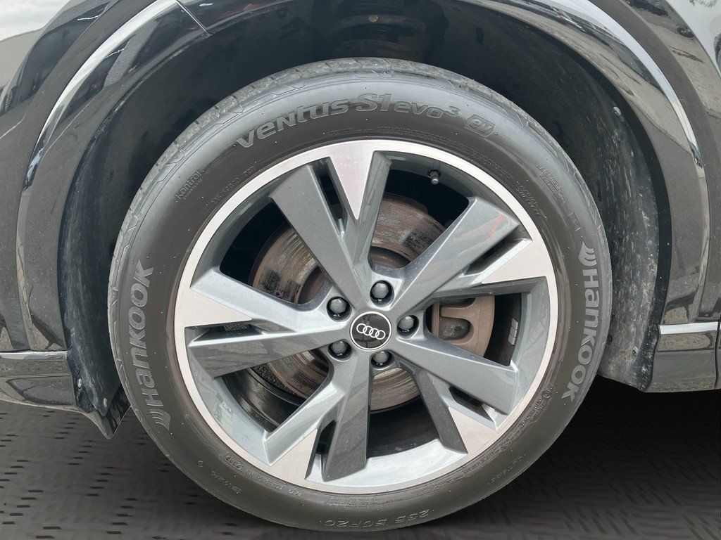 Audi Q4 50 e-tron quattro Kamera MMI Navi plus imagem 3