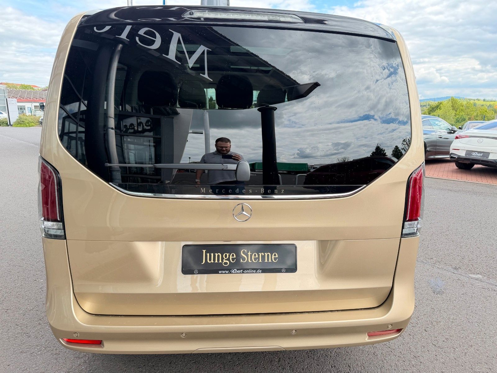 Fahrzeugabbildung Mercedes-Benz V 250 d AVA DISTRONIC AHK 2,5to Stdheiz Panorama