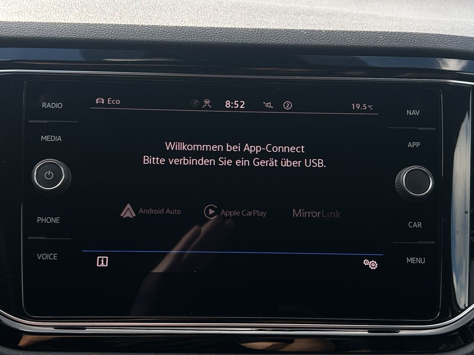 Fahrzeugabbildung Volkswagen T-Roc TSI Sport LED AHK Navi AID ACC RFK SH 18"