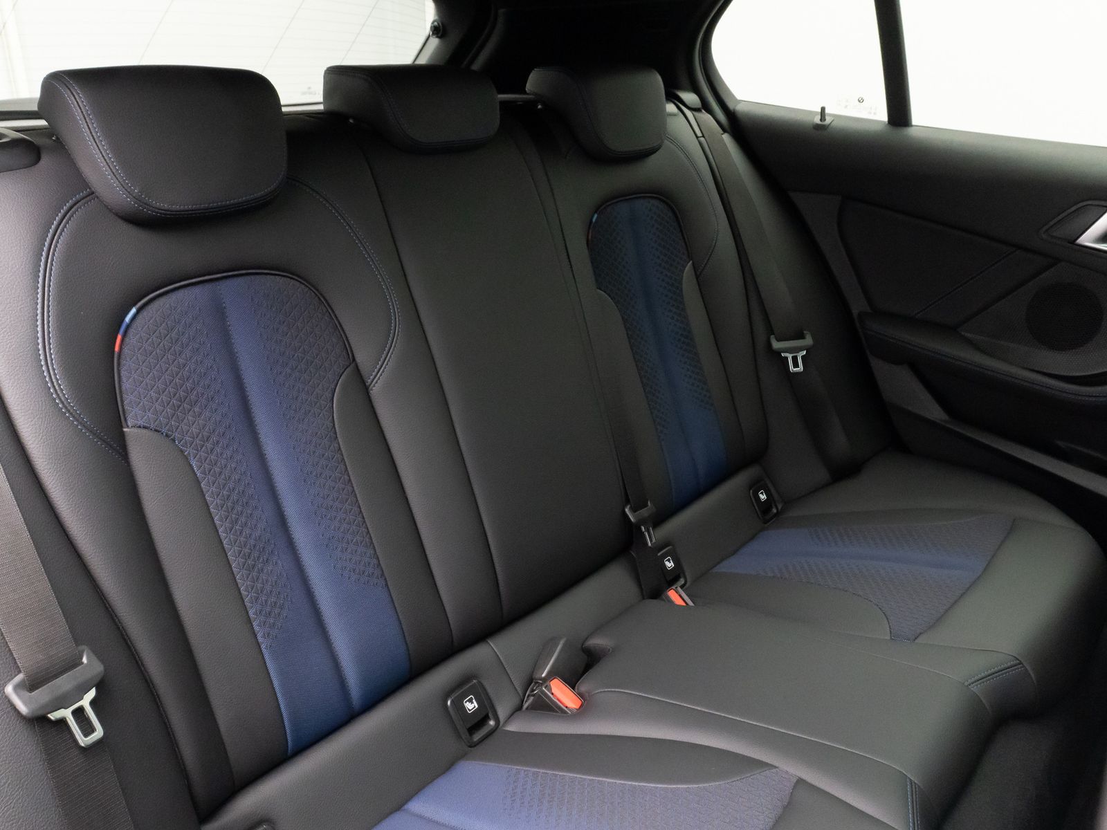 Fahrzeugabbildung BMW 120i M Sport Panorama DAB HiFi Fernlichta 18Zoll