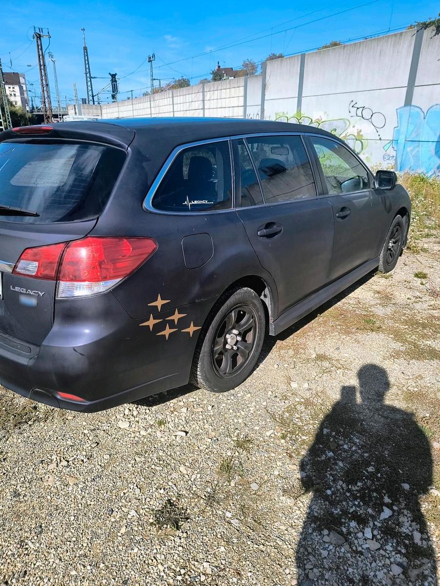 Subaru Legacy 2010 — салон
