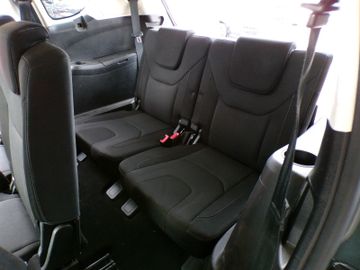 Ford S-Max - 11