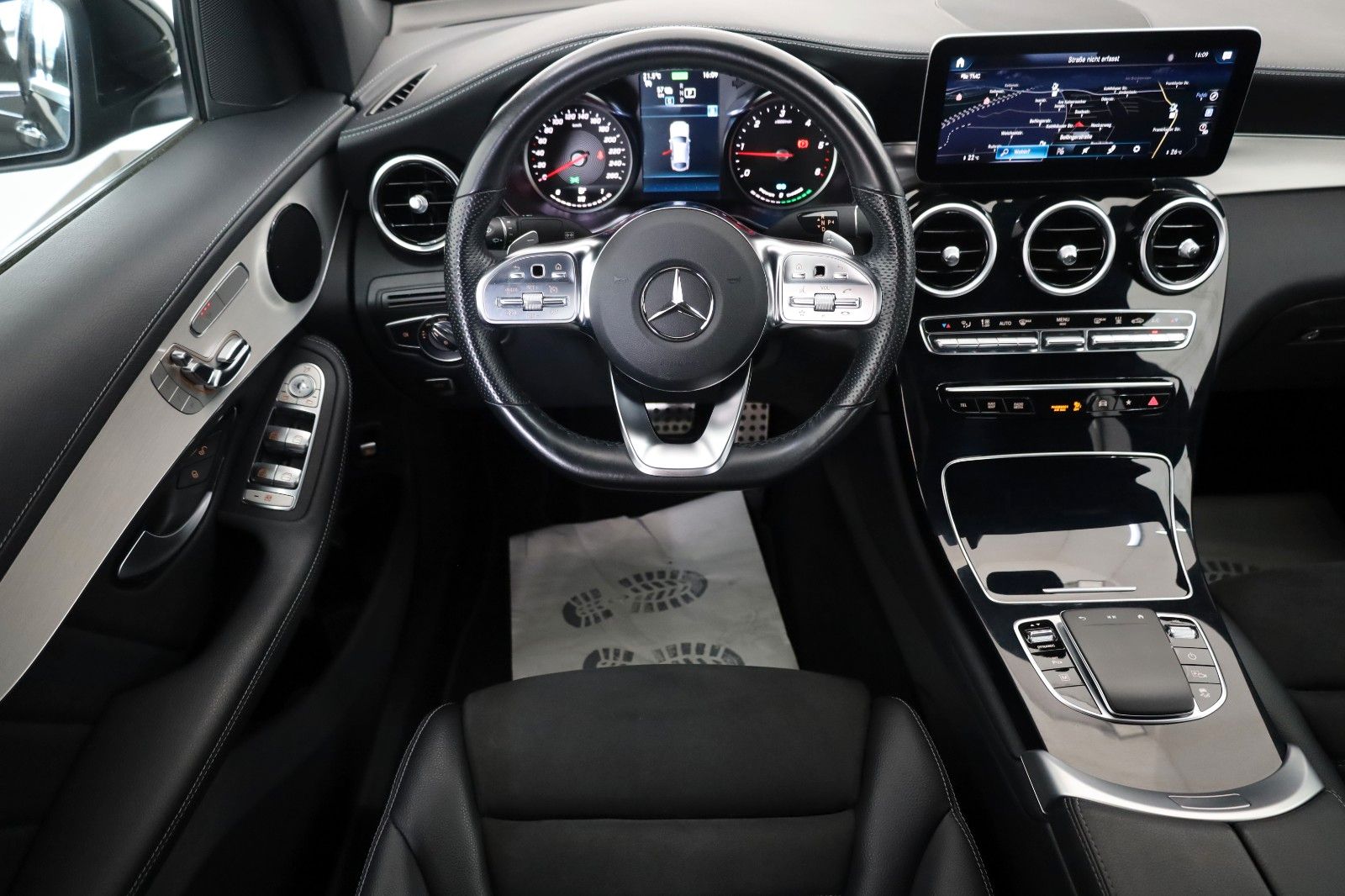 Fahrzeugabbildung Mercedes-Benz GLC 300 de Coupe 4Matic, AMG line,Navi,SH,Kamera