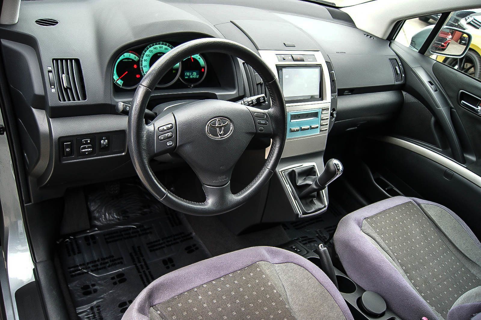 Fahrzeugabbildung Toyota Corolla Verso 1.8 Team 7-SITZER FAMILIENBESITZ