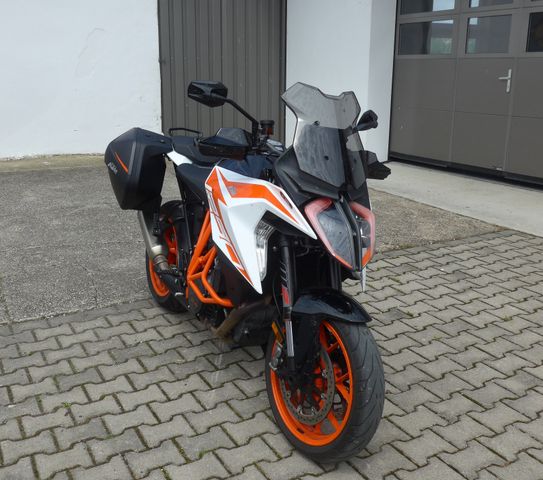 KTM 1290 Super Duke GT, Koffer, Akra, TrackPack uvm.