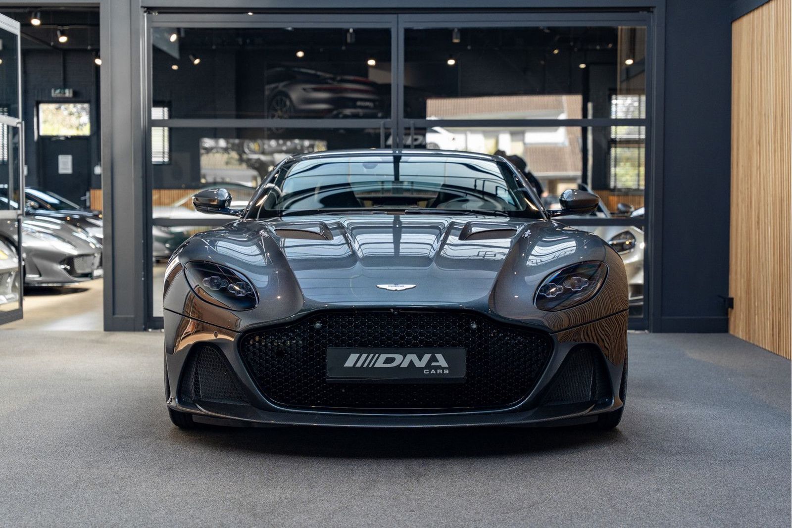 Aston Martin DBS 5.2 V12 Superleggera Carbon imagem 3