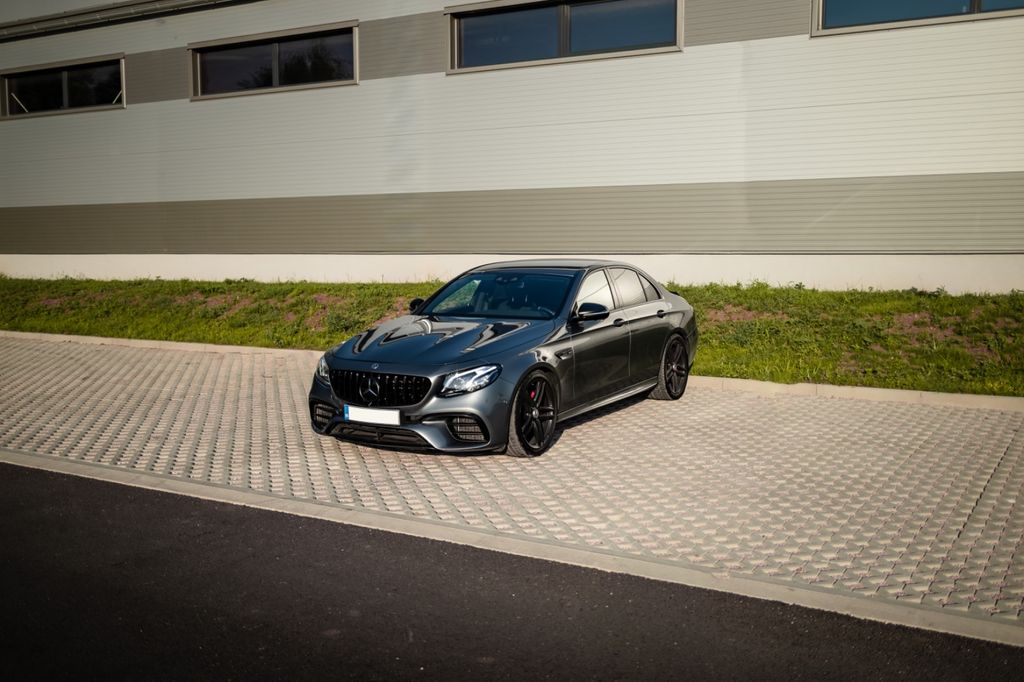 Image of Mercedes-Benz E 63 AMG