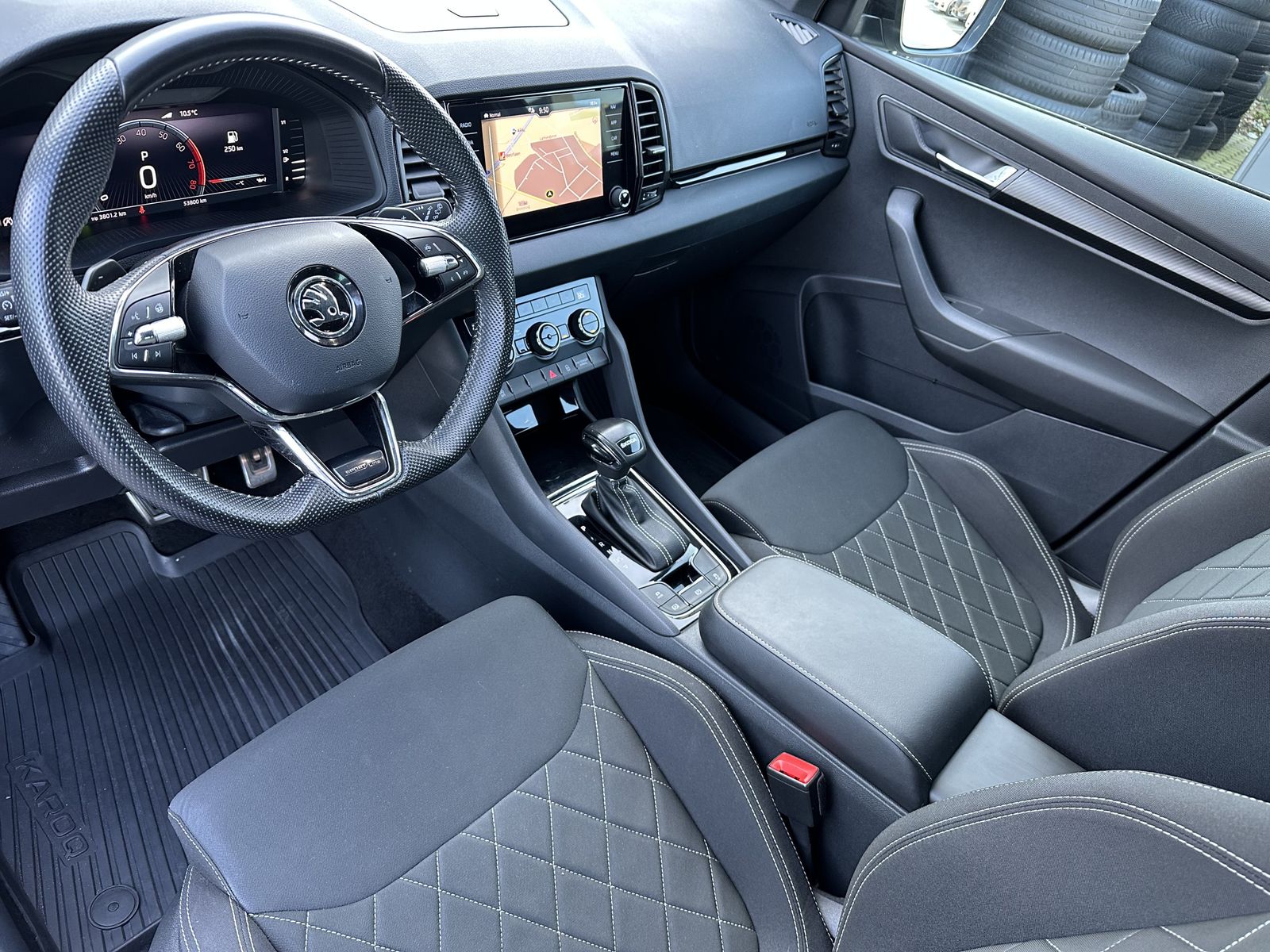 Fahrzeugabbildung SKODA Karoq 1.5 TSI DSG Sportline NAV+LED+AHK+VCOCK+PP