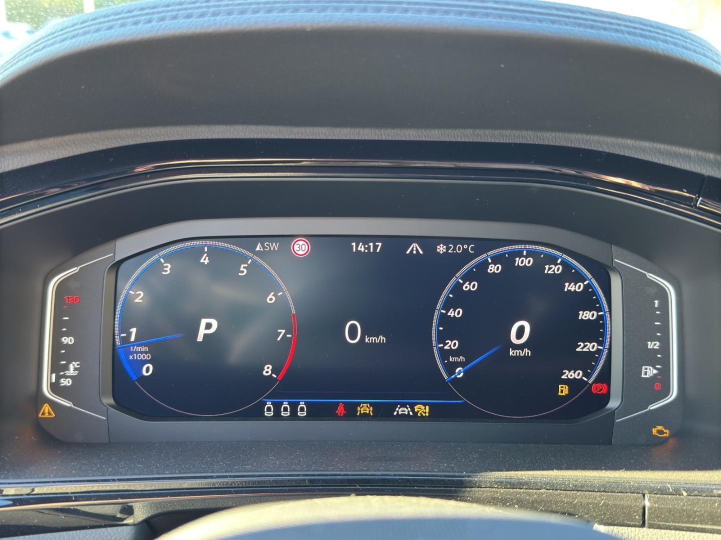 Fahrzeugabbildung Volkswagen T-ROC R-Line R-Line,Pano-Dach,Easy-Open,Navi,AHK