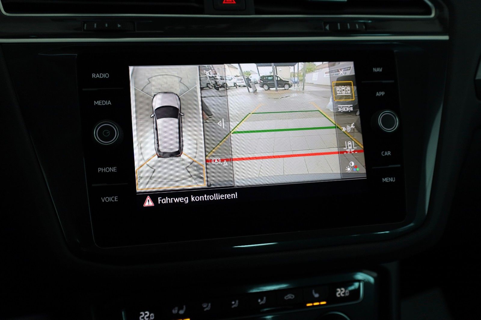 Fahrzeugabbildung Volkswagen Tiguan Highline 4M Navi,LED,PanDach,ACC,360°