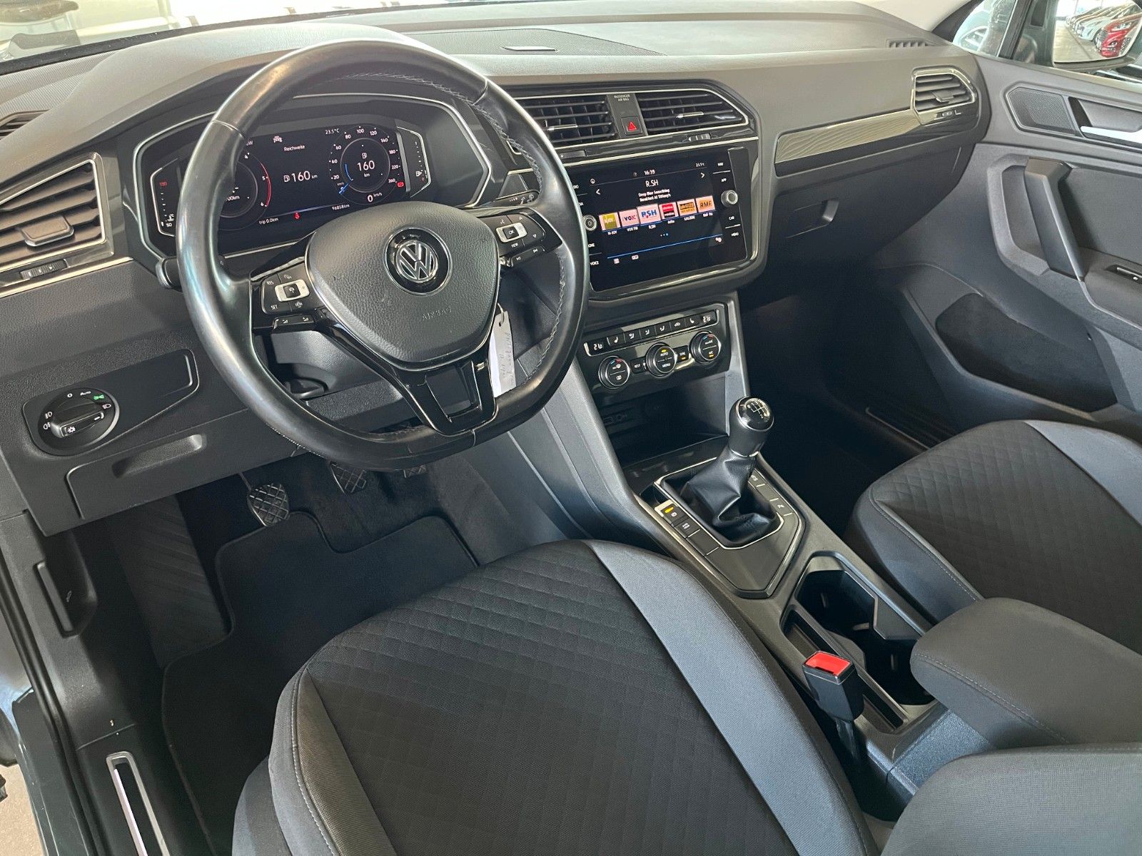 Fahrzeugabbildung Volkswagen Tiguan 2.0 TDi Comfortline NAVI LED WinterPaket