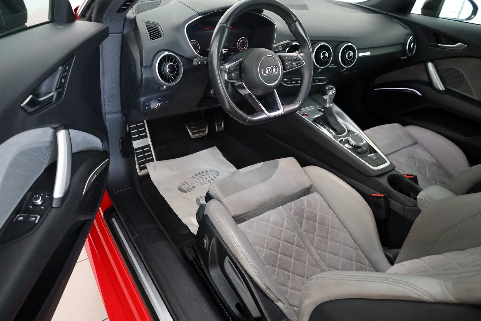 Fahrzeugabbildung Audi TT Coupe 2.0 TFSI quattro S line Navi,Bang&O,SH