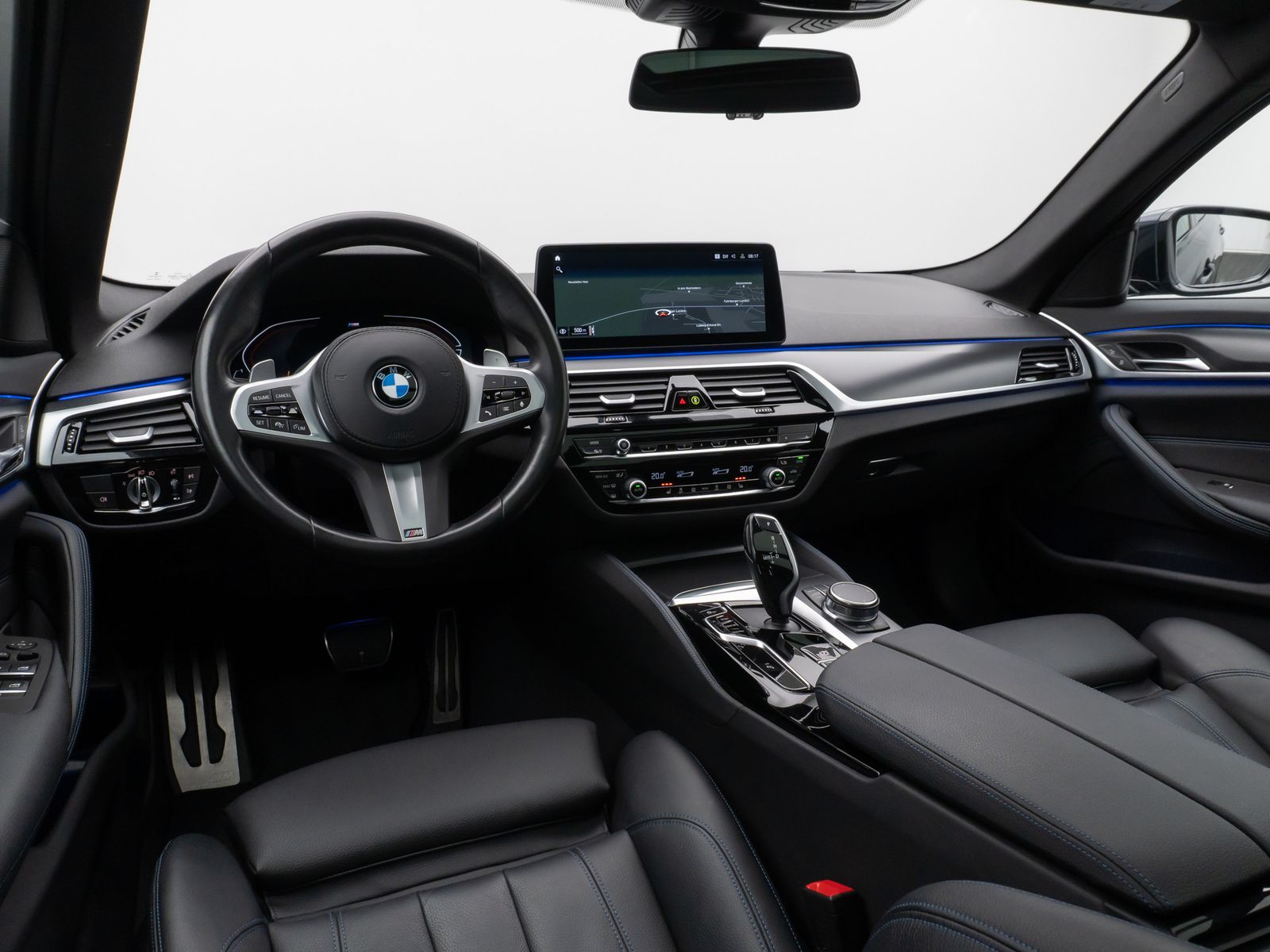 Fahrzeugabbildung BMW 530d xD M Sport Panorama Kamera HUD HiFi Komfort