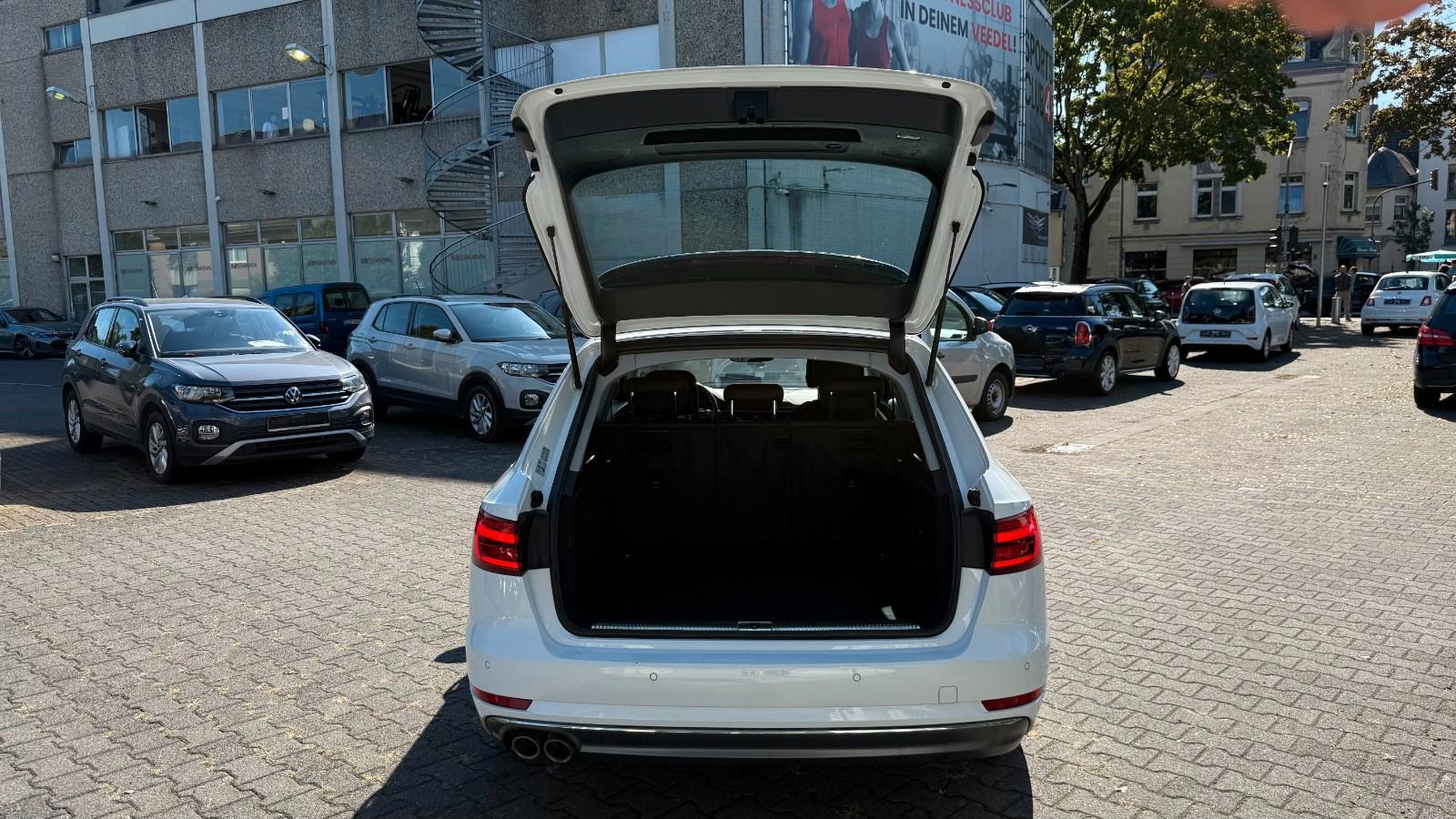 Audi A4  Avant quattro sport *PDC*Xenon*Standheizung*