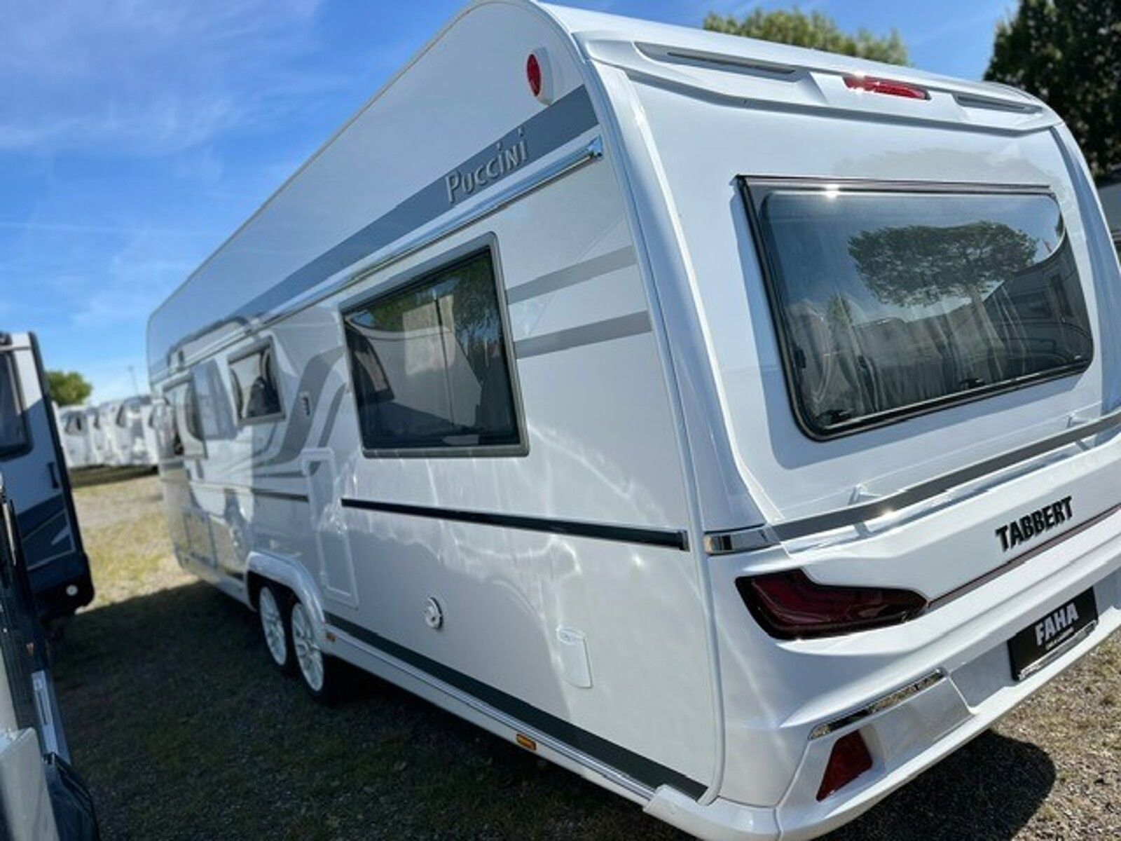 Fahrzeugabbildung Tabbert Puccini 655 EL 2.5 Backofen Einzelbetten 2760kg