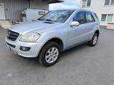 Mercedes-Benz ML 280 CDI 4MATIC - - silberne Mercedes-Benz ML 280