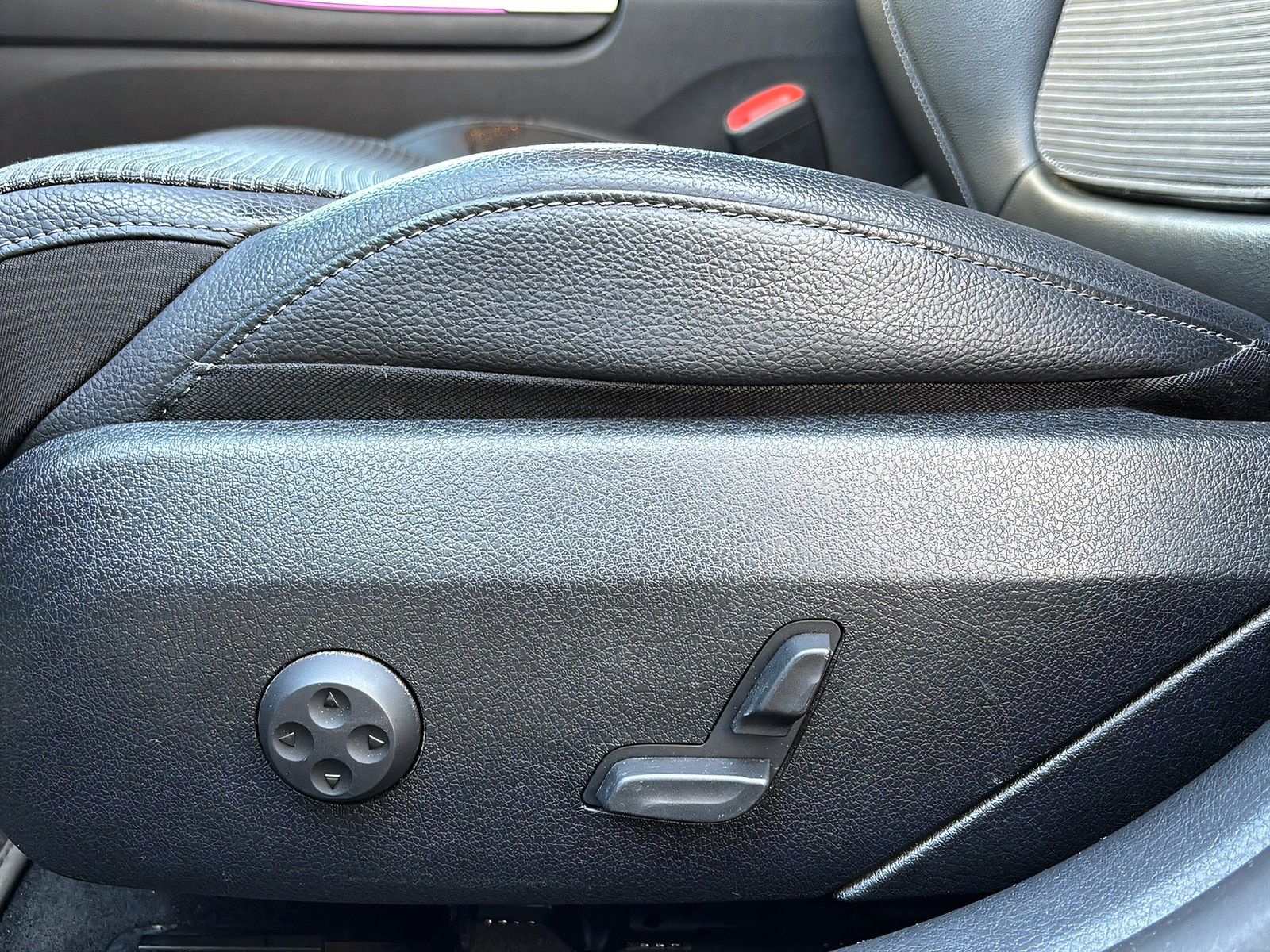Fahrzeugabbildung Mercedes-Benz C 220 T d 4Matic AVANTGARDE DSC HEAD UP LED AHK