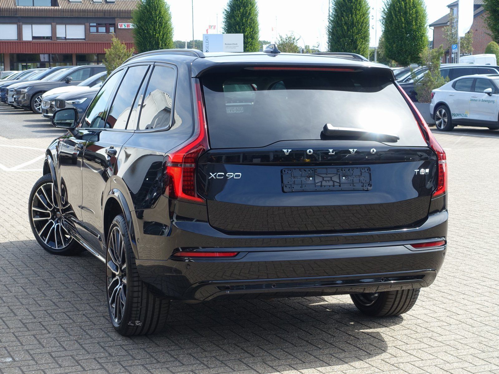 Volvo XC90 Ultra Dark T8 AWD Plug-in Pano B&W FourC foto 4