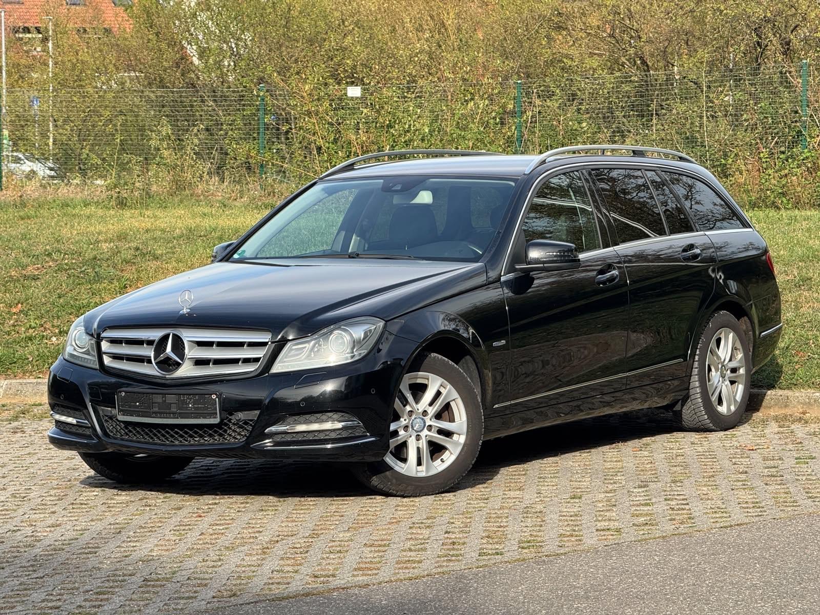 Mercedes-Benz C180 2011 — rear view
