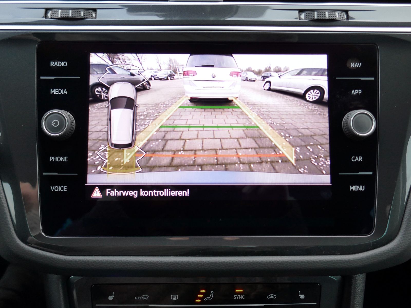 Fahrzeugabbildung Volkswagen Tiguan MOVE 1.5 TSI DSG | LED AHK RFK ACC