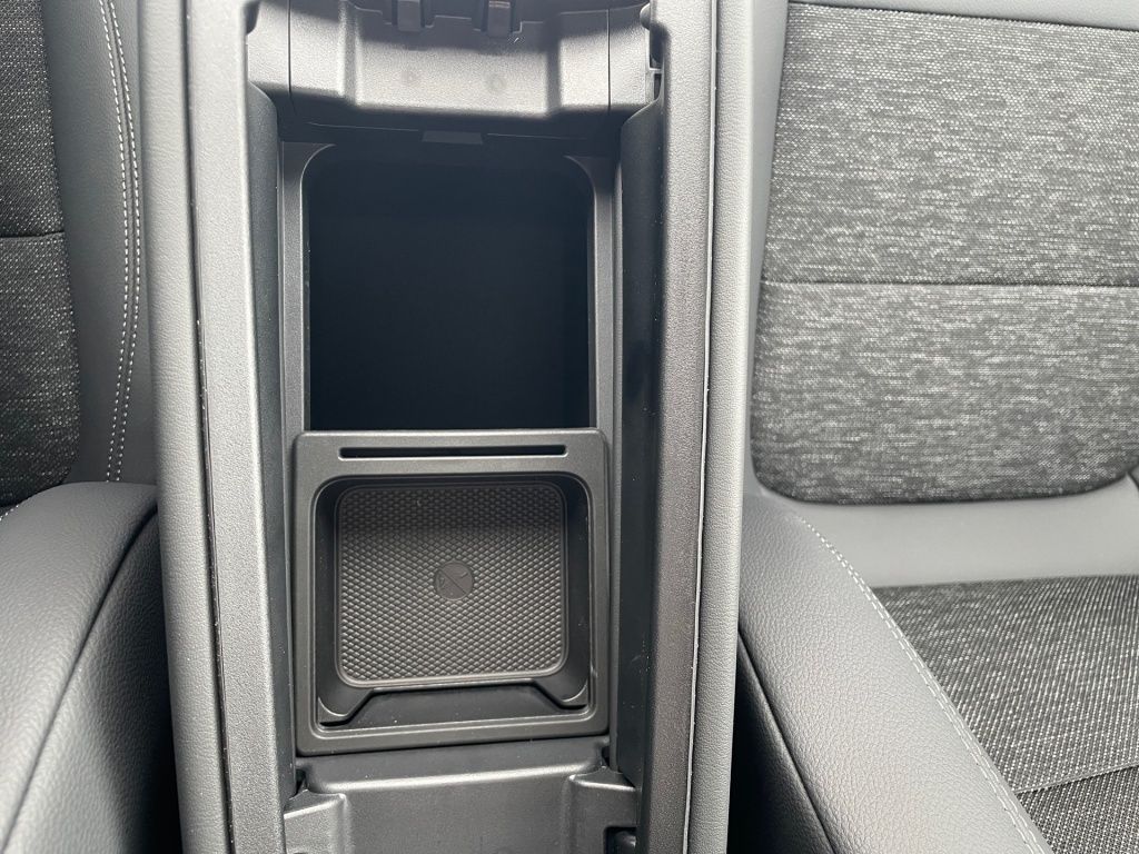 Fahrzeugabbildung Mercedes-Benz CLA 180 +PROGRESSIVE+NIGHT+AHK+MULTIBEAM+KEYLESS