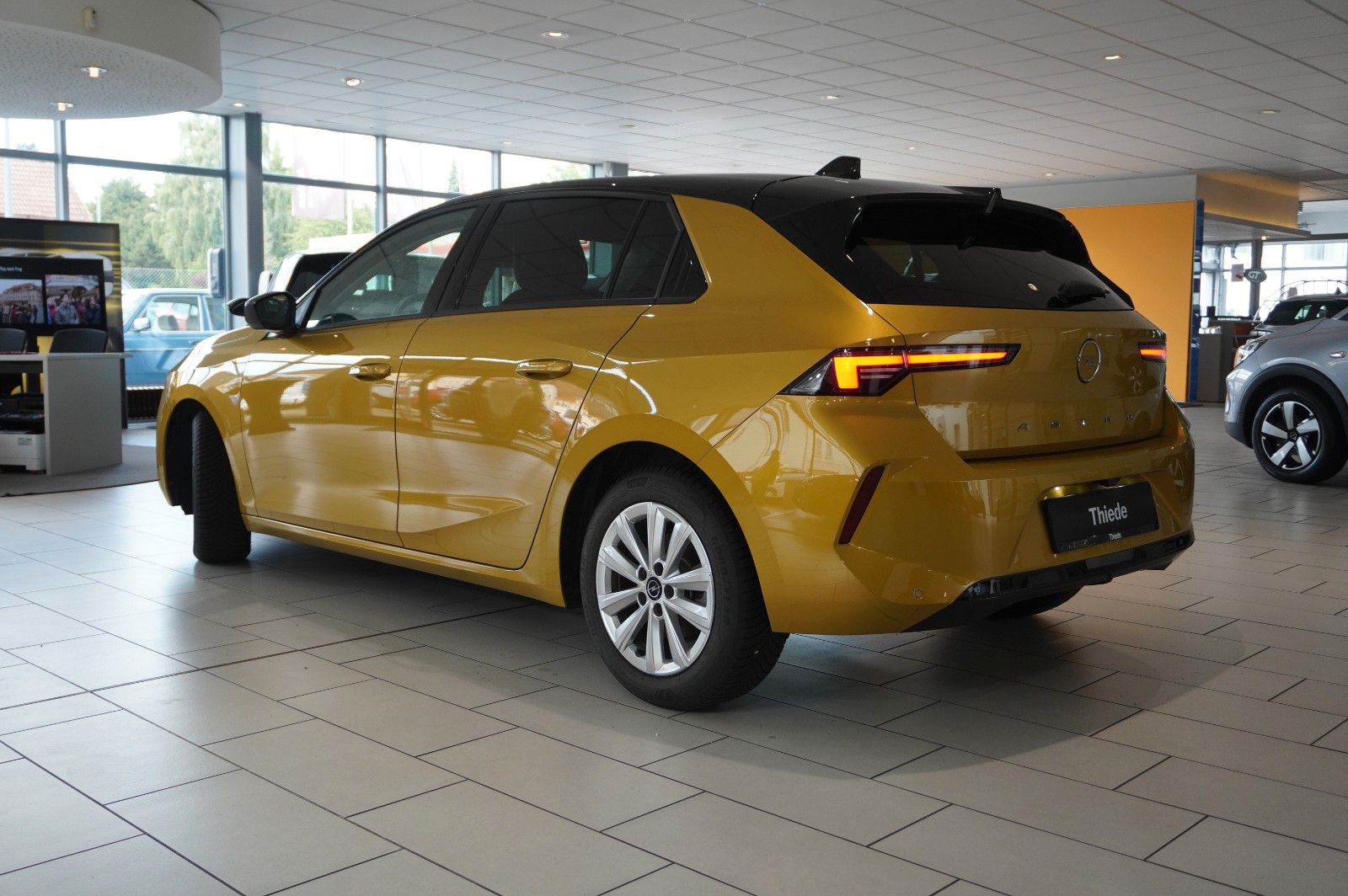 Fahrzeugabbildung Opel Astra L Lim. 1.2T ELEGANCE NAVI/LED/KAMERA/SPORT