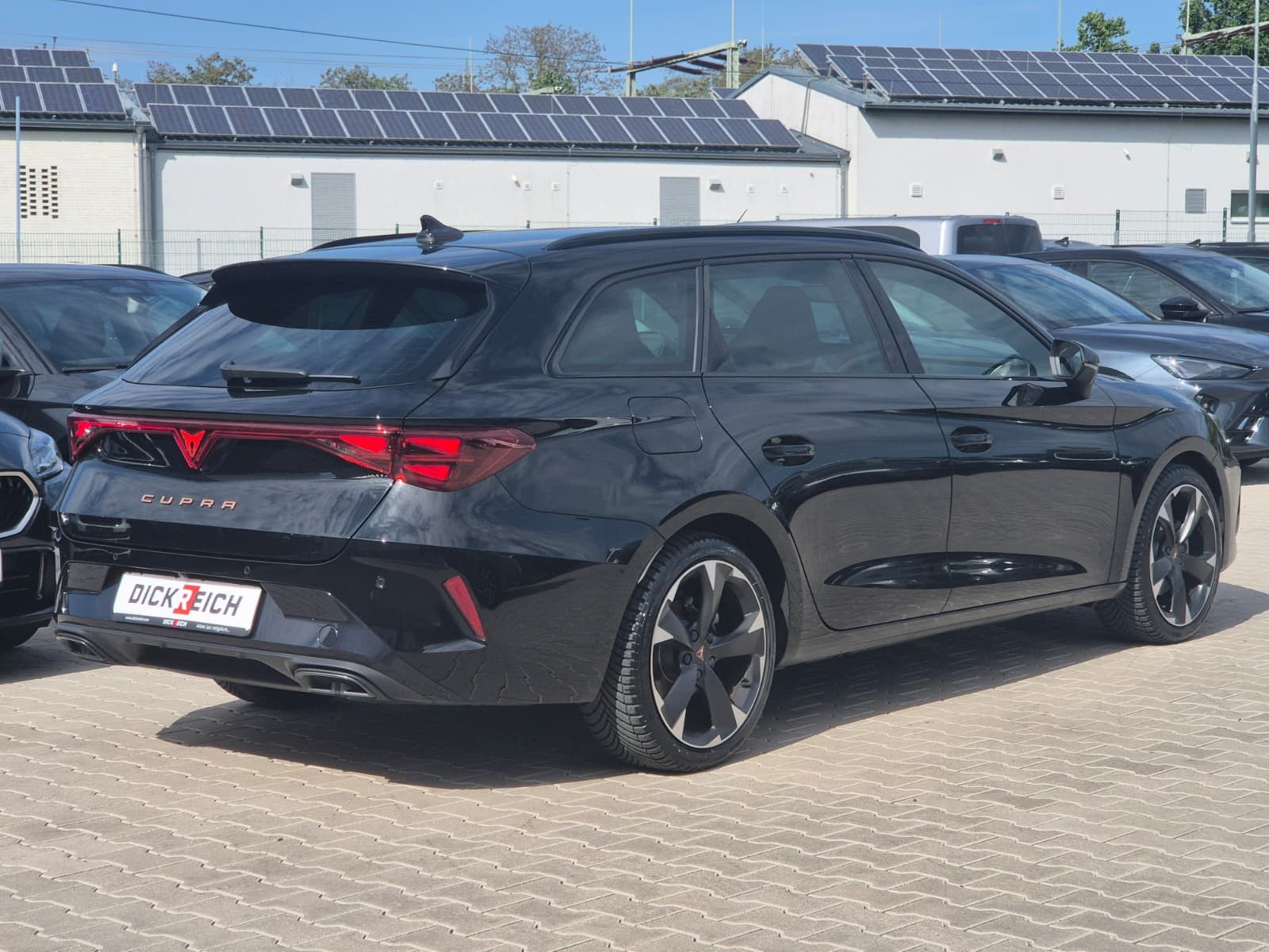Fahrzeugabbildung CUPRA Leon 1.5 eTSI DSG AHK*DYNAMICA*EDGE*LED*5JGARAN.