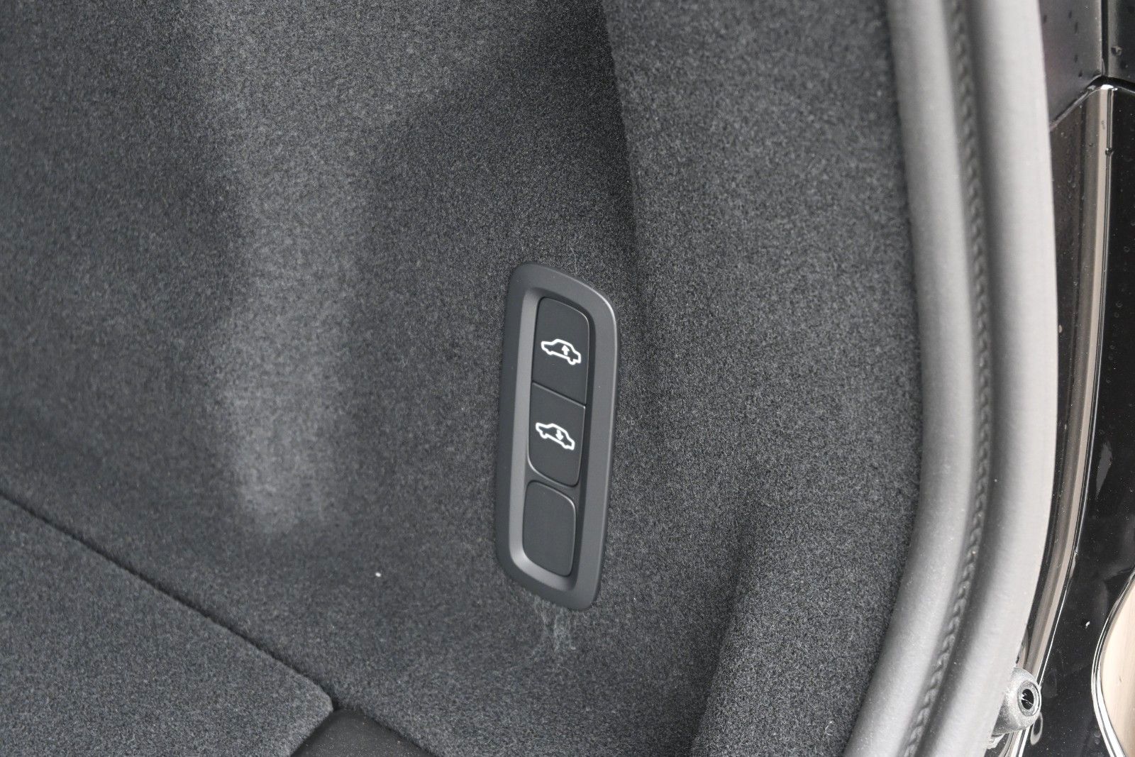 Fahrzeugabbildung Volvo XC60 B5 AWD Ultra Black Edition*LED*PANO*360*B&W