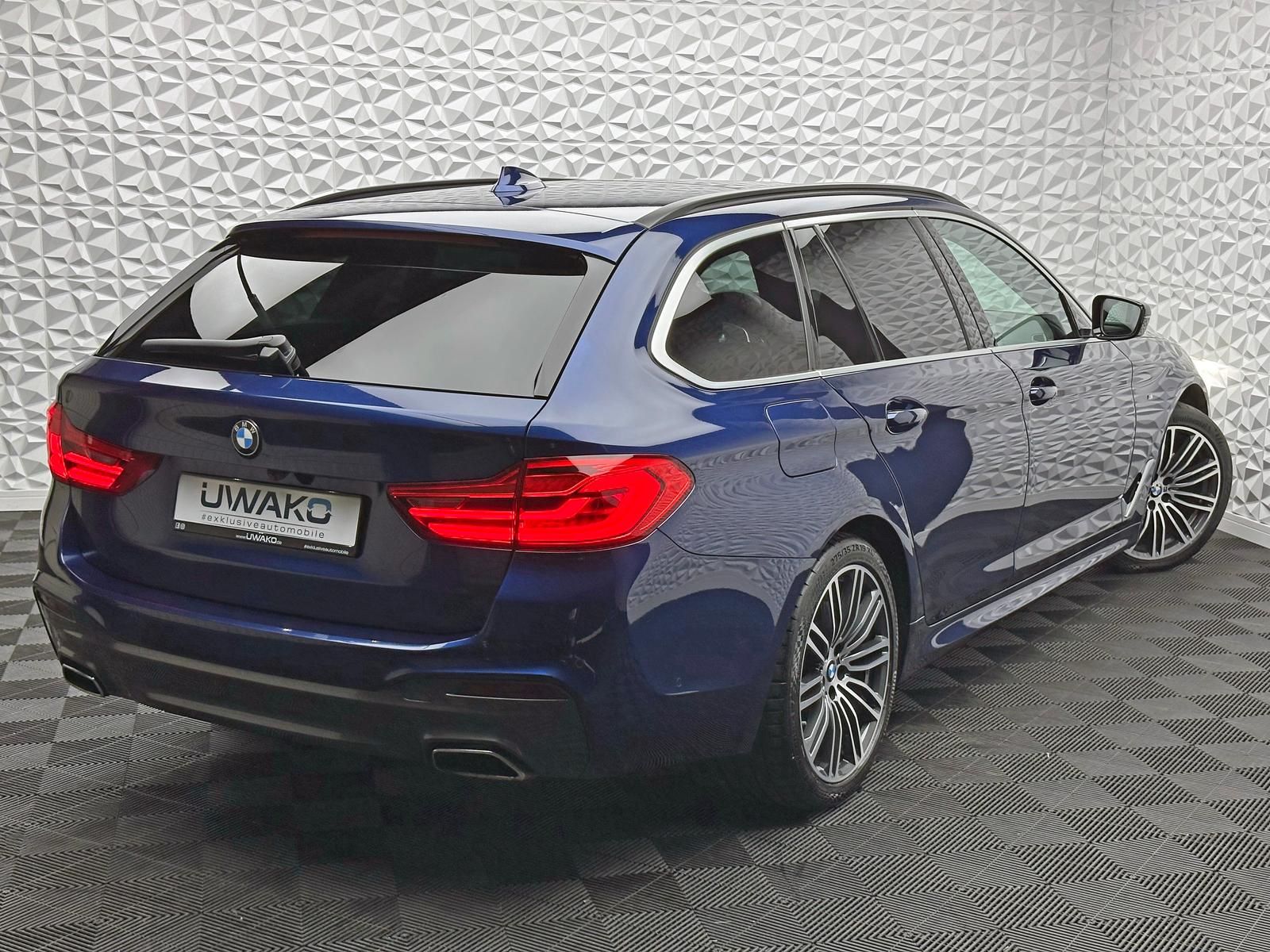 Fahrzeugabbildung BMW 530D M-PAKET/KEY/AKTIVLENK/PANO/LIVE/MASSAGE/AHK