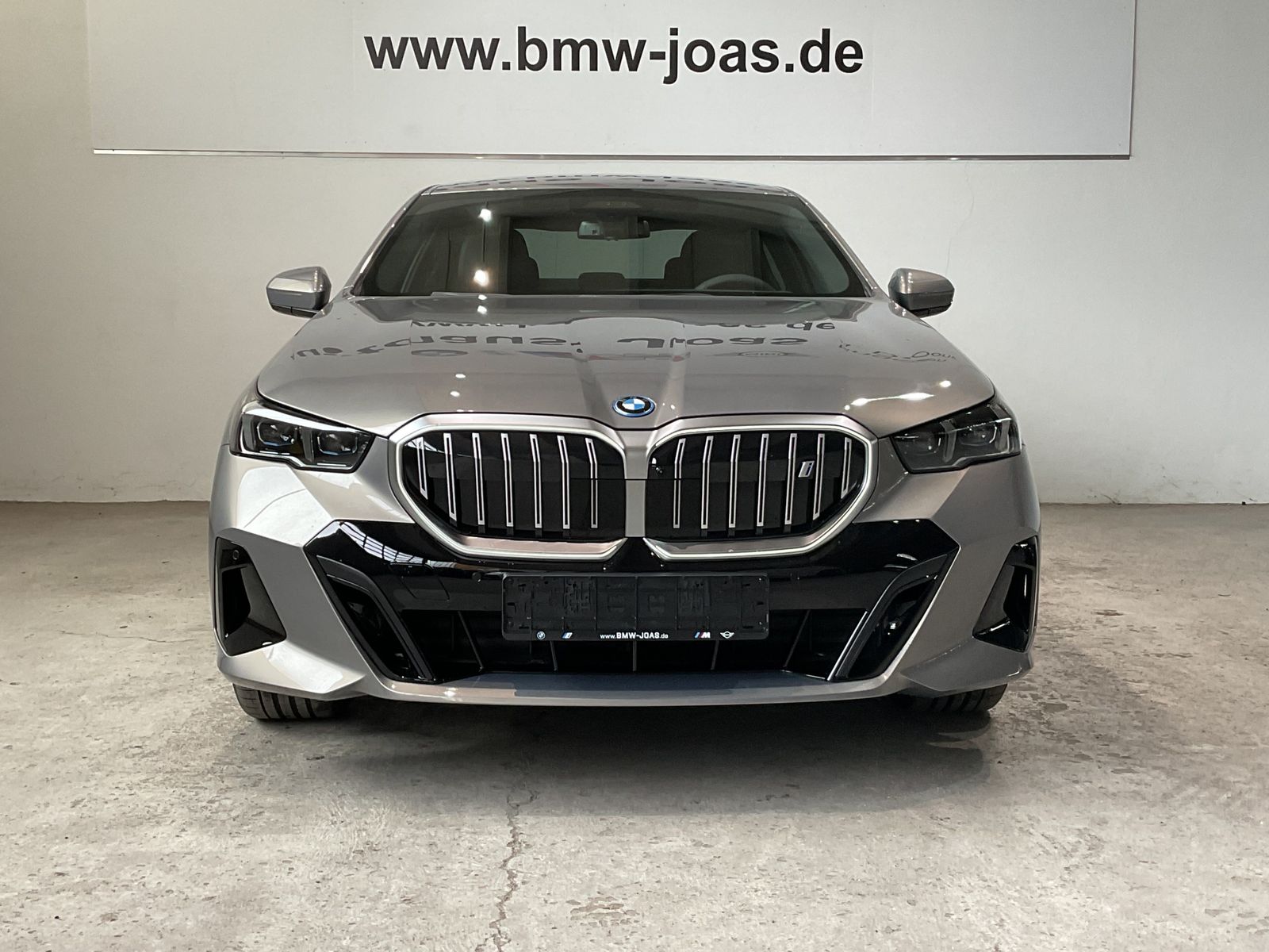 Fahrzeugabbildung BMW i5 xDrive40 *Sitzbelüftung *AHK *20" LMR DAB