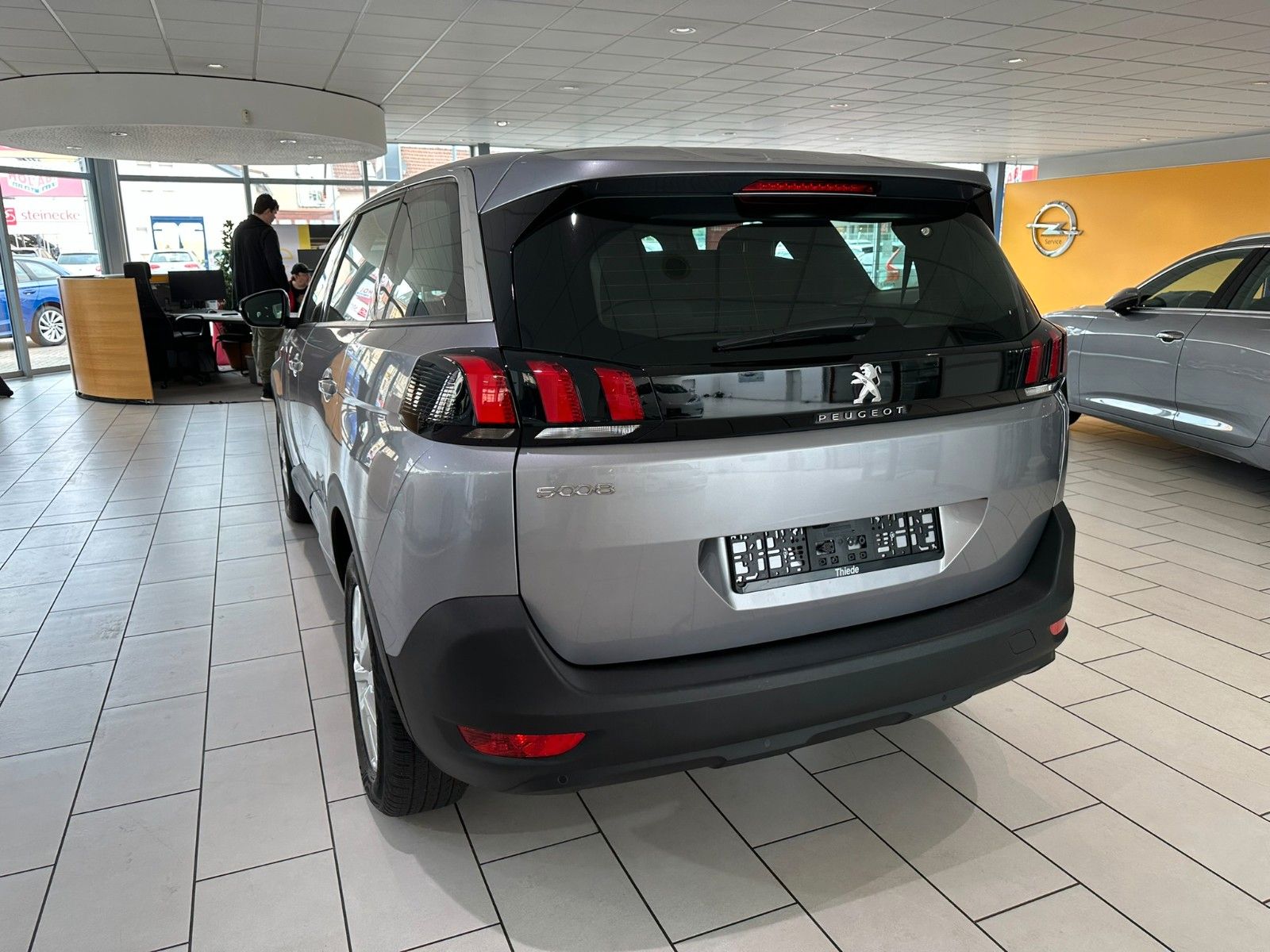 Fahrzeugabbildung Peugeot 5008 Active Pack 1.2T LED/NAVI/PDC/R'CAM/DAB+