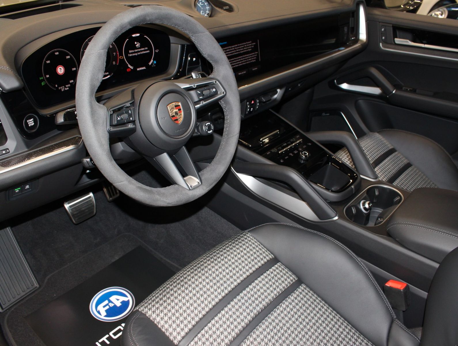 Fahrzeugabbildung Porsche Cayenne S Coupé Leichtbau-Sport-Paket Carbon