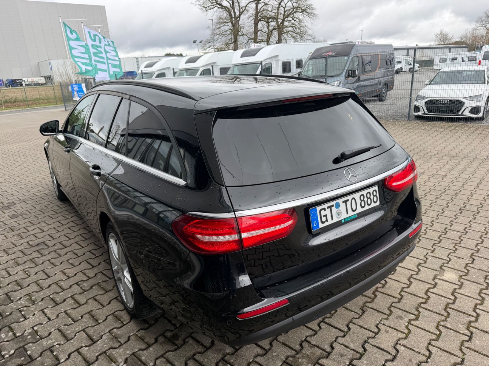 Fahrzeugabbildung Mercedes-Benz E 400 d T 4MATIC LED PTS Easy Pack DSG