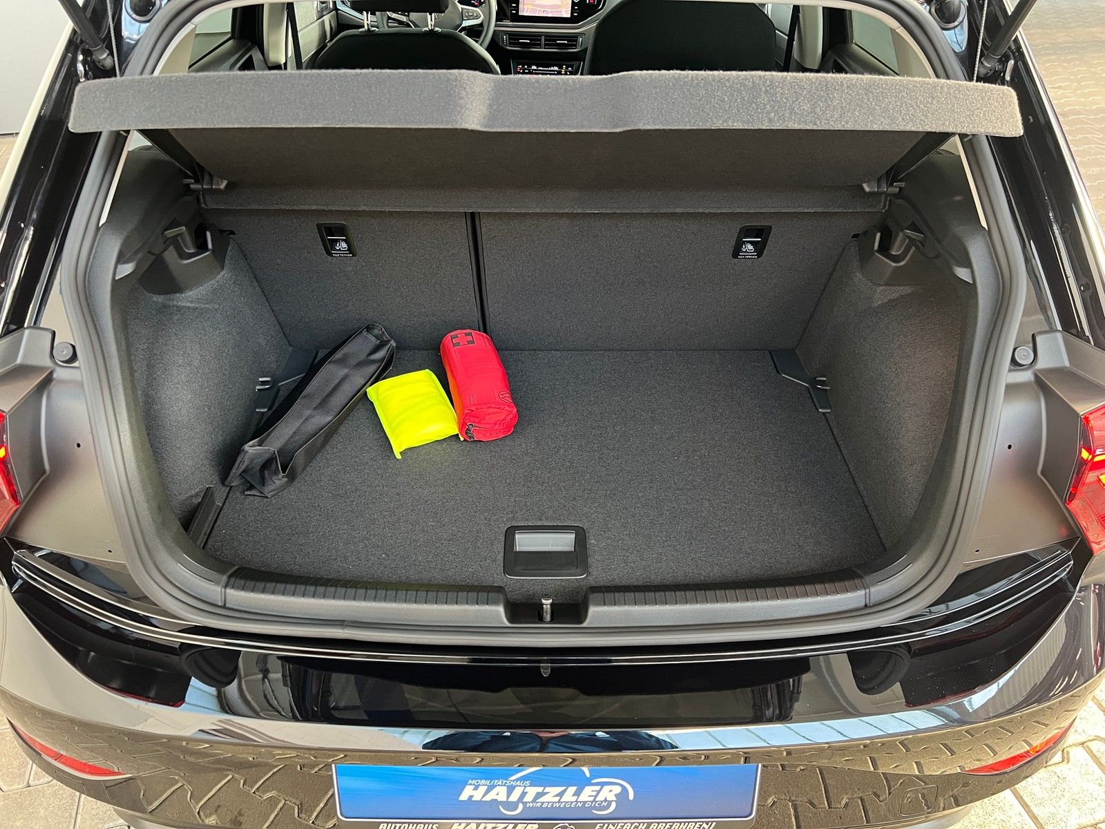 Fahrzeugabbildung Volkswagen Polo Style 1,0 TSI + IQ.Drive +Navigation+Kamera