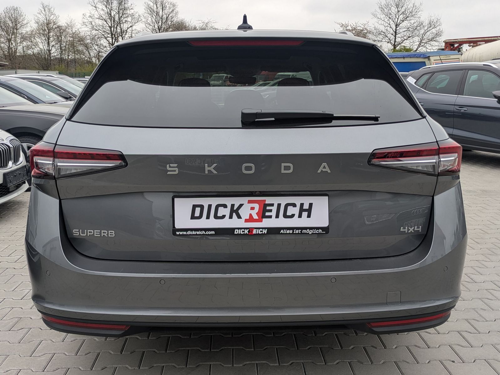 Fahrzeugabbildung SKODA Superb 2.0 TDI 4x4 Selection MATRIX*AHK*PANO*19"