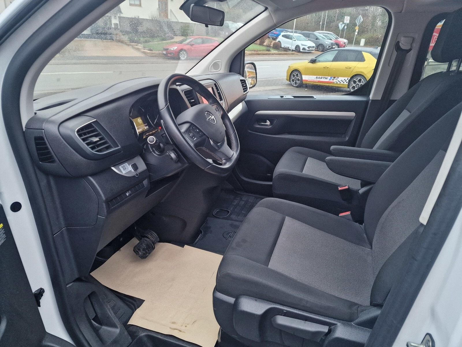 Fahrzeugabbildung Opel Vivaro Kasten Edition M Doppelkabine