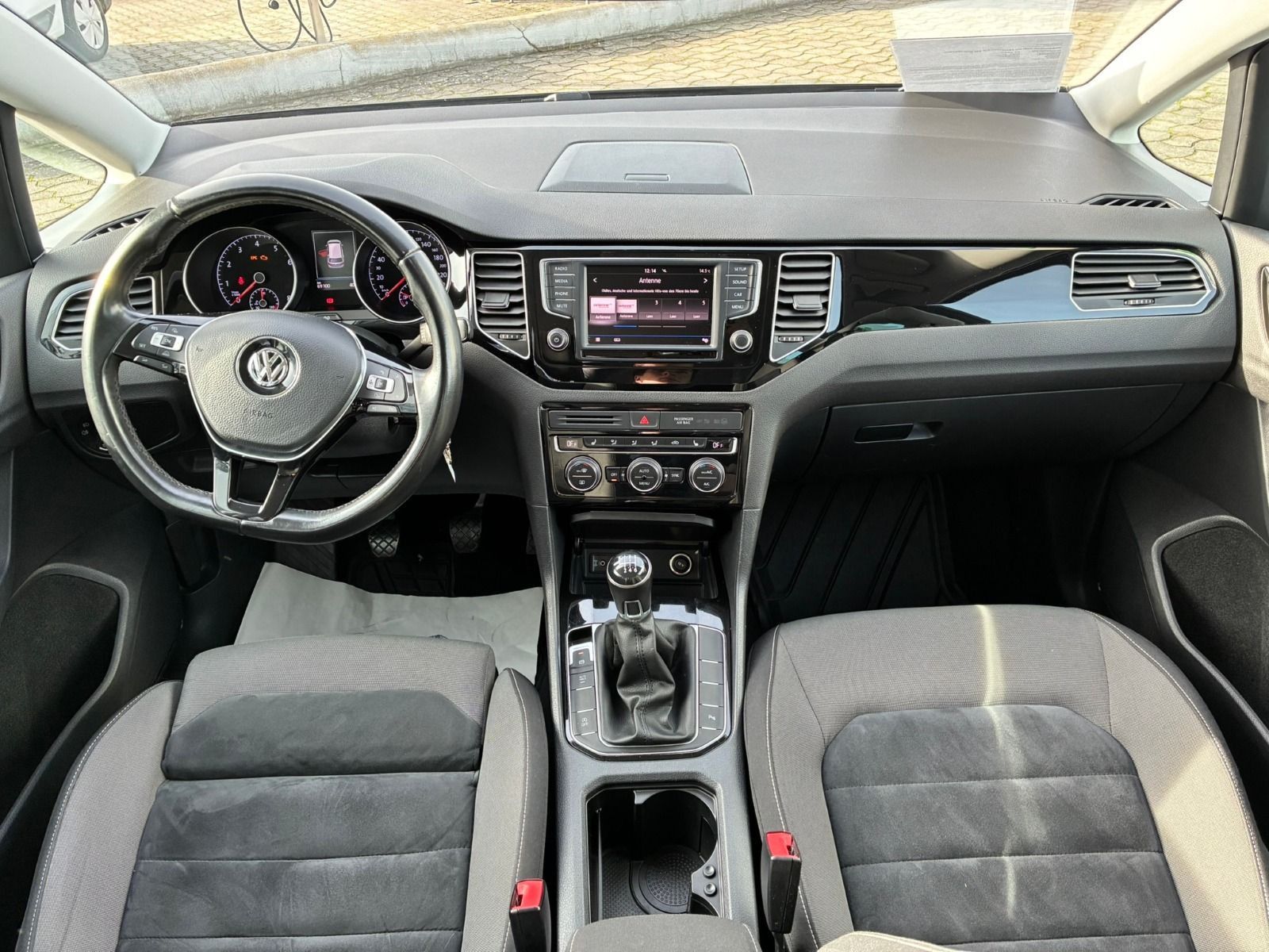 Fahrzeugabbildung Volkswagen Golf Sportsvan Highline 1.4 TSI 6-Gang*Bi-Xenon*