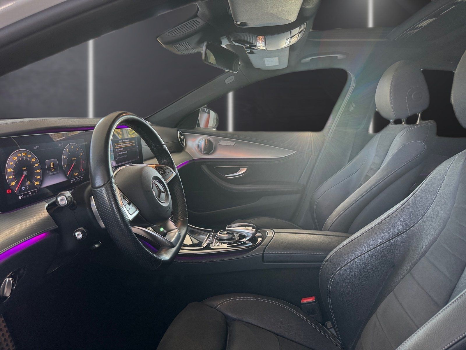 Fahrzeugabbildung Mercedes-Benz E 250 AMG Line*AHK*Burmester*S-Dach*Totwink*BEAM